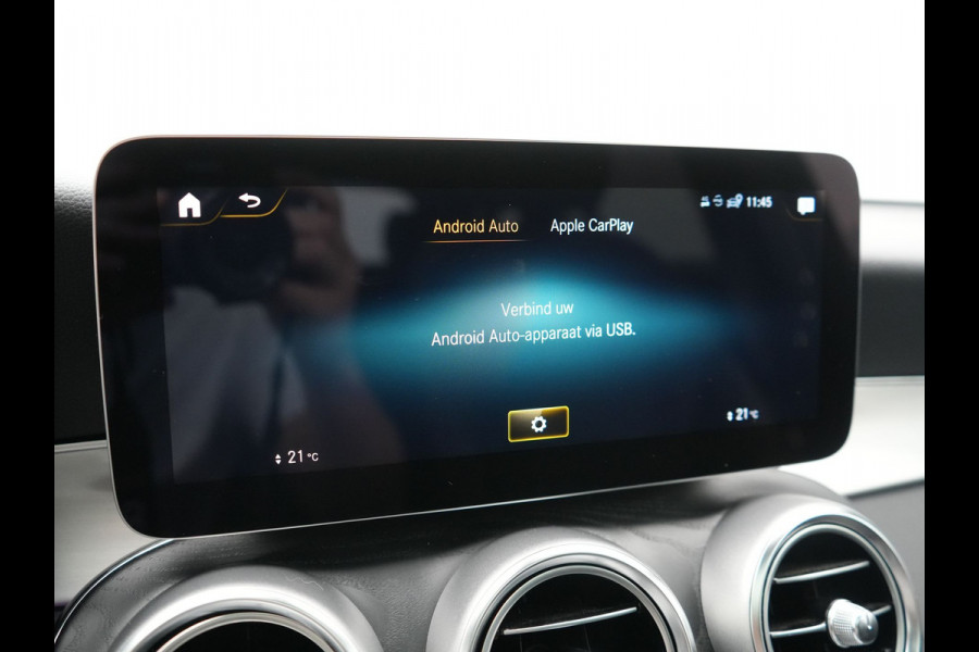 Mercedes-Benz GLC 300e 4MATIC Business Solution AMG 320pk Dealer O.H. | Trekhaak Afn. | Panodak | Camera | Alcantara Sportstoelen Verwarmd | Sfeerverlichting | Apple Carplay | Cruise Control | Navigatie | DAB | 19"L.M | Plug In Hybrid |