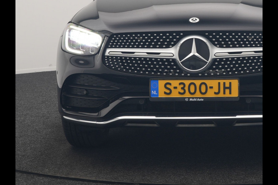Mercedes-Benz GLC 300e 4MATIC Business Solution AMG 320pk Dealer O.H. | Trekhaak Afn. | Panodak | Camera | Alcantara Sportstoelen Verwarmd | Sfeerverlichting | Apple Carplay | Cruise Control | Navigatie | DAB | 19"L.M | Plug In Hybrid |