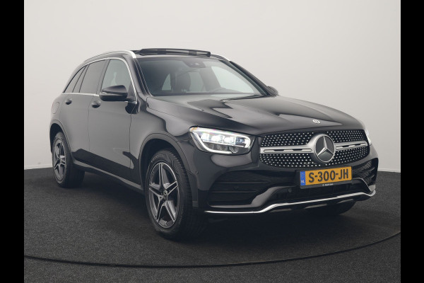 Mercedes-Benz GLC 300e 4MATIC Business Solution AMG 320pk Dealer O.H. | Trekhaak Afn. | Panodak | Camera | Alcantara Sportstoelen Verwarmd | Sfeerverlichting | Apple Carplay | Cruise Control | Navigatie | DAB | 19"L.M | Plug In Hybrid |