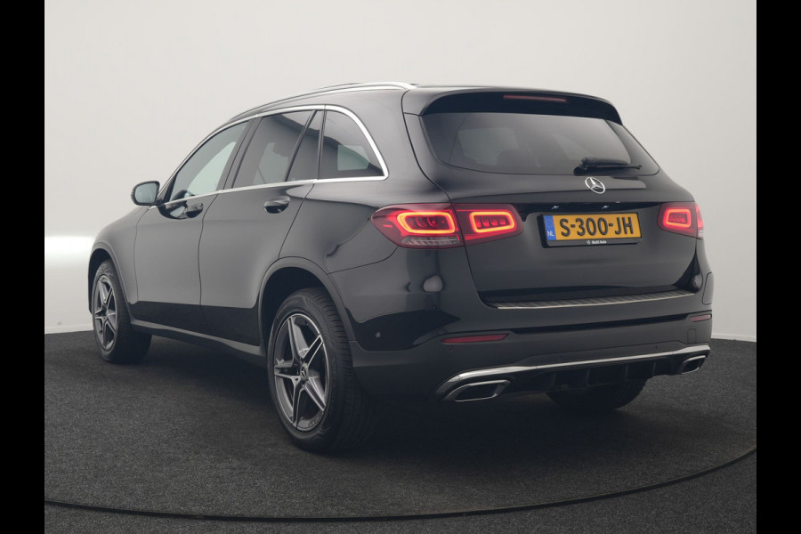 Mercedes-Benz GLC 300e 4MATIC Business Solution AMG 320pk Dealer O.H. | Trekhaak Afn. | Panodak | Camera | Alcantara Sportstoelen Verwarmd | Sfeerverlichting | Apple Carplay | Cruise Control | Navigatie | DAB | 19"L.M | Plug In Hybrid |