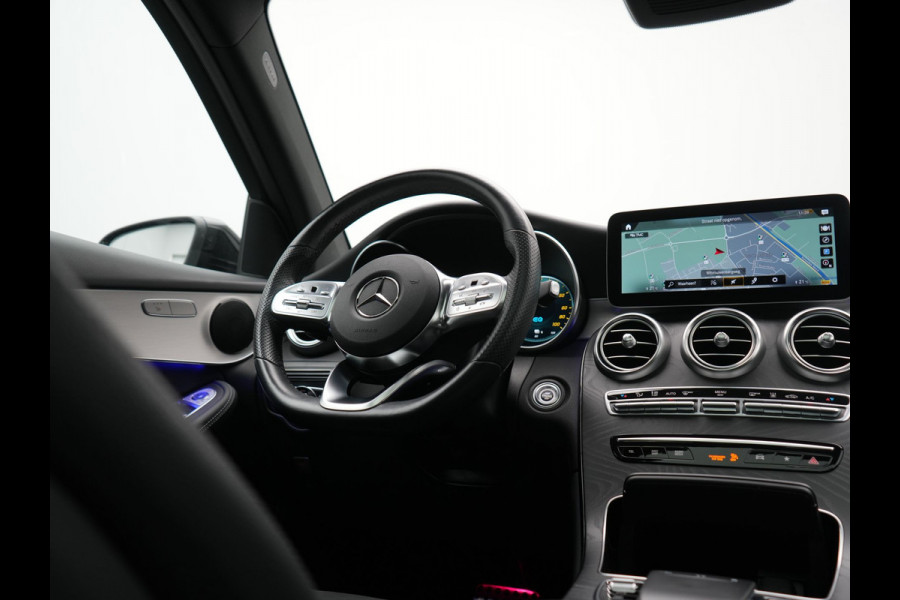 Mercedes-Benz GLC 300e 4MATIC Business Solution AMG 320pk Dealer O.H. | Trekhaak Afn. | Panodak | Camera | Alcantara Sportstoelen Verwarmd | Sfeerverlichting | Apple Carplay | Cruise Control | Navigatie | DAB | 19"L.M | Plug In Hybrid |
