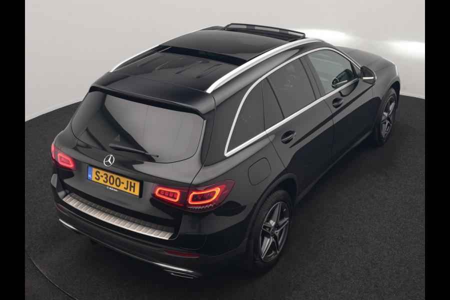 Mercedes-Benz GLC 300e 4MATIC Business Solution AMG 320pk Dealer O.H. | Trekhaak Afn. | Panodak | Camera | Alcantara Sportstoelen Verwarmd | Sfeerverlichting | Apple Carplay | Cruise Control | Navigatie | DAB | 19"L.M | Plug In Hybrid |