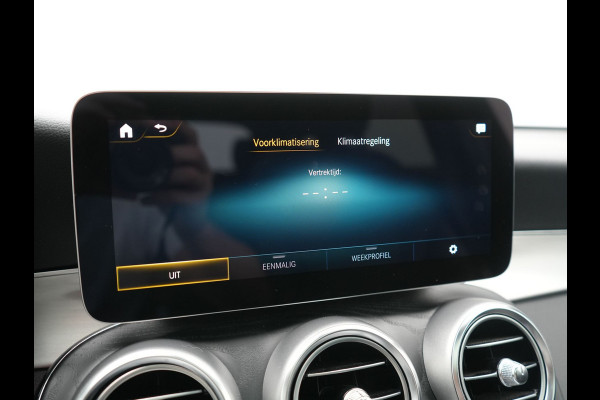 Mercedes-Benz GLC 300e 4MATIC Business Solution AMG 320pk Dealer O.H. | Trekhaak Afn. | Panodak | Camera | Alcantara Sportstoelen Verwarmd | Sfeerverlichting | Apple Carplay | Cruise Control | Navigatie | DAB | 19"L.M | Plug In Hybrid |