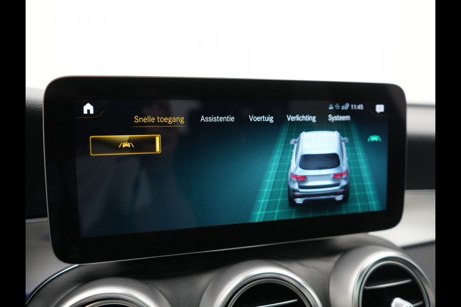 Mercedes-Benz GLC 300e 4MATIC Business Solution AMG 320pk Dealer O.H. | Trekhaak Afn. | Panodak | Camera | Alcantara Sportstoelen Verwarmd | Sfeerverlichting | Apple Carplay | Cruise Control | Navigatie | DAB | 19"L.M | Plug In Hybrid |