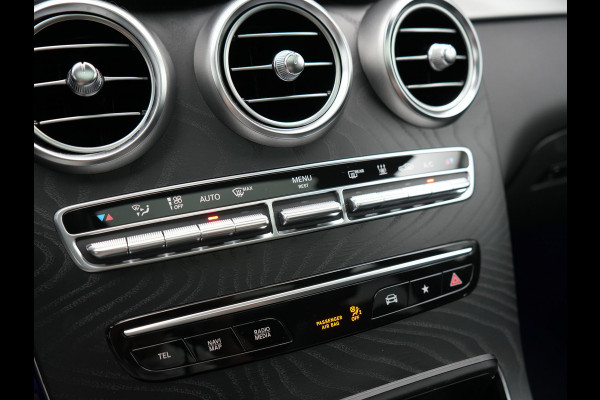 Mercedes-Benz GLC 300e 4MATIC Business Solution AMG 320pk Dealer O.H. | Trekhaak Afn. | Panodak | Camera | Alcantara Sportstoelen Verwarmd | Sfeerverlichting | Apple Carplay | Cruise Control | Navigatie | DAB | 19"L.M | Plug In Hybrid |