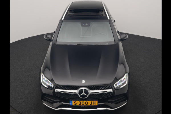 Mercedes-Benz GLC 300e 4MATIC Business Solution AMG 320pk Dealer O.H. | Trekhaak Afn. | Panodak | Camera | Alcantara Sportstoelen Verwarmd | Sfeerverlichting | Apple Carplay | Cruise Control | Navigatie | DAB | 19"L.M | Plug In Hybrid |