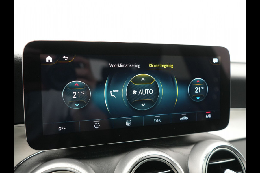 Mercedes-Benz GLC 300e 4MATIC Business Solution AMG 320pk Dealer O.H. | Trekhaak Afn. | Panodak | Camera | Alcantara Sportstoelen Verwarmd | Sfeerverlichting | Apple Carplay | Cruise Control | Navigatie | DAB | 19"L.M | Plug In Hybrid |
