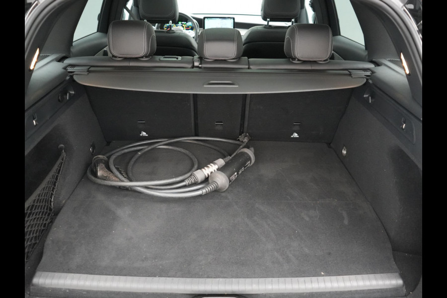 Mercedes-Benz GLC 300e 4MATIC Business Solution AMG 320pk Dealer O.H. | Trekhaak Afn. | Panodak | Camera | Alcantara Sportstoelen Verwarmd | Sfeerverlichting | Apple Carplay | Cruise Control | Navigatie | DAB | 19"L.M | Plug In Hybrid |