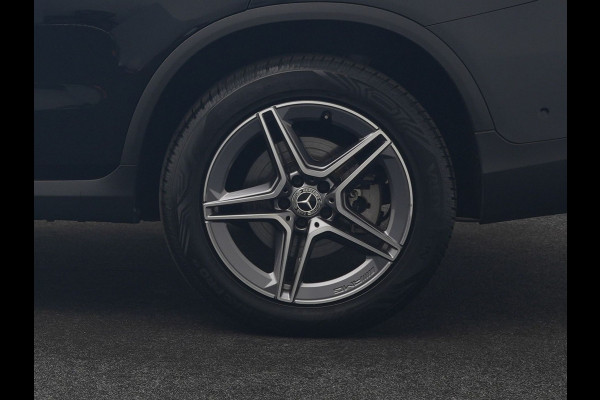 Mercedes-Benz GLC 300e 4MATIC Business Solution AMG 320pk Dealer O.H. | Trekhaak Afn. | Panodak | Camera | Alcantara Sportstoelen Verwarmd | Sfeerverlichting | Apple Carplay | Cruise Control | Navigatie | DAB | 19"L.M | Plug In Hybrid |