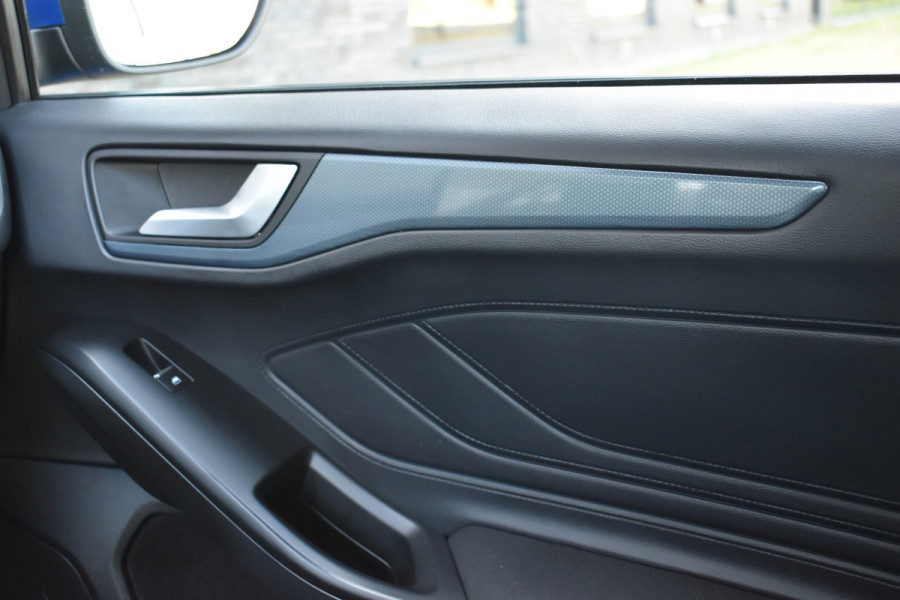 Ford Focus 1.0 92 kW AT Active MHEV Automaat Navigatie Pdc Stoel/stuur verwarming