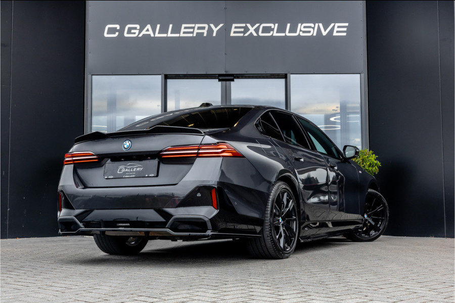 BMW 5 Serie 530e M Sport Edition - Maxton Bodykit | Panorama | H&K | Stoelkoeling | Memory
