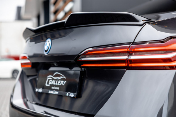 BMW 5 Serie 530e M Sport Edition - Maxton Bodykit | Panorama | H&K | Stoelkoeling | Memory