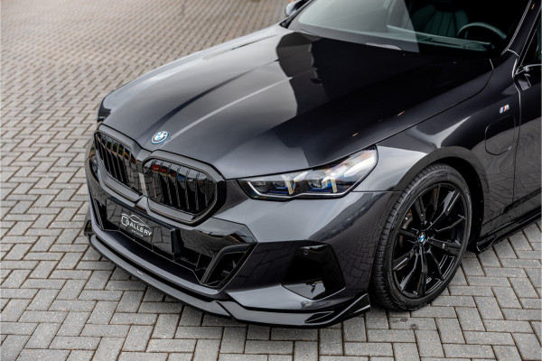 BMW 5 Serie 530e M Sport Edition - Maxton Bodykit | Panorama | H&K | Stoelkoeling | Memory