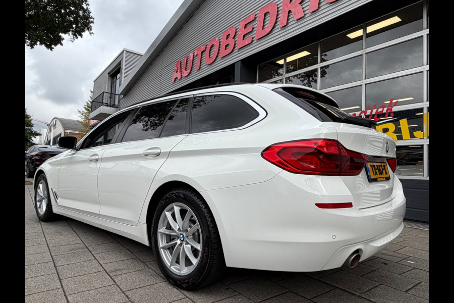 BMW 5 Serie Touring 520i Executive - Panorama dak -Schuifdak I Navigatie I Airco I LED I PDC I Sport pakket I Dealer onderhouden