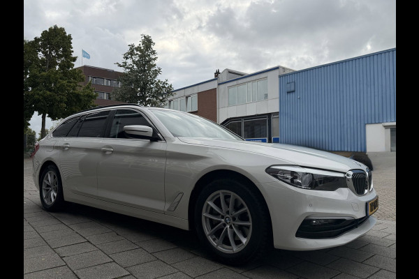 BMW 5 Serie Touring 520i Executive - Panorama dak -Schuifdak I Navigatie I Airco I LED I PDC I Sport pakket I Dealer onderhouden