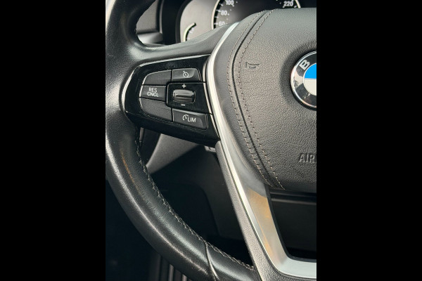 BMW 5 Serie Touring 520i Executive - Panorama dak -Schuifdak I Navigatie I Airco I LED I PDC I Sport pakket I Dealer onderhouden