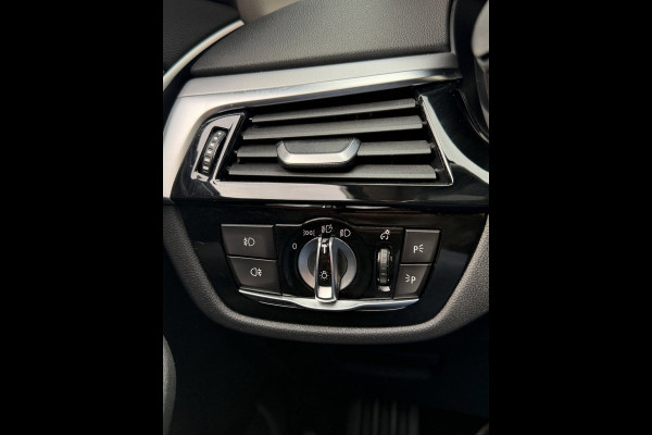 BMW 5 Serie Touring 520i Executive - Panorama dak -Schuifdak I Navigatie I Airco I LED I PDC I Sport pakket I Dealer onderhouden