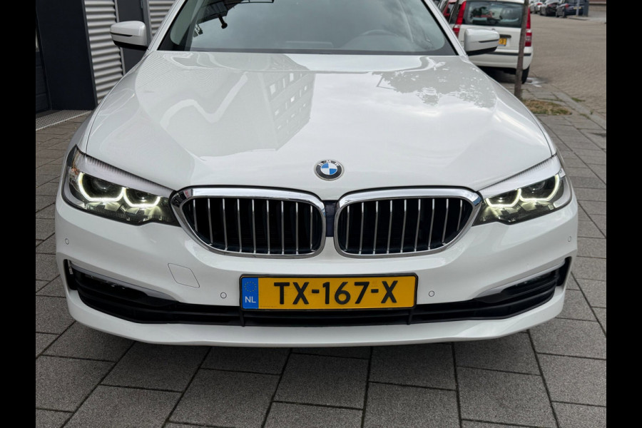 BMW 5 Serie Touring 520i Executive - Panorama dak -Schuifdak I Navigatie I Airco I LED I PDC I Sport pakket I Dealer onderhouden