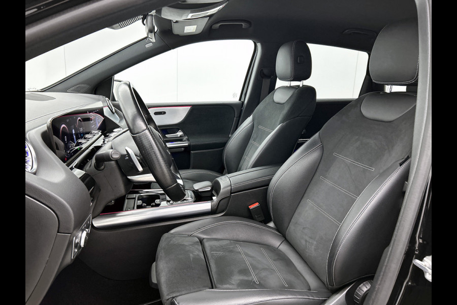 Mercedes-Benz B-Klasse 250 e AMG Plug-In Hybride LIchtmetalen velgen | navigatie | MBUX wide screen| Sfeerverlichting | Night Pakket | Neerklapbare ach Inclusief 24 maanden MB Certified garantie voor Europa.