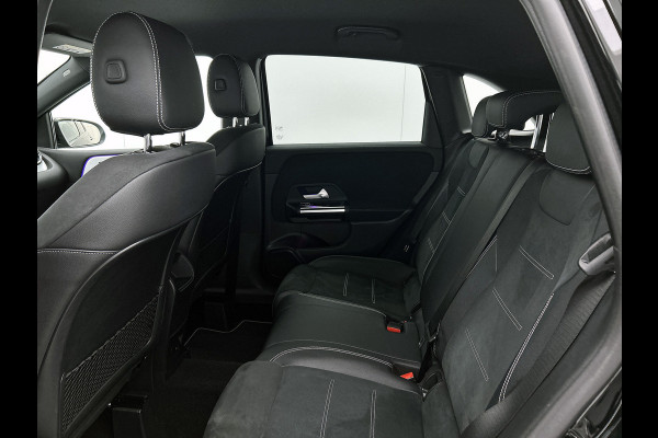 Mercedes-Benz B-Klasse 250 e AMG Plug-In Hybride LIchtmetalen velgen | navigatie | MBUX wide screen| Sfeerverlichting | Night Pakket | Neerklapbare ach Inclusief 24 maanden MB Certified garantie voor Europa.