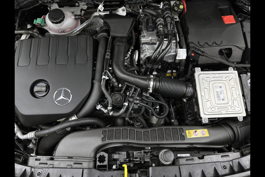 Mercedes-Benz B-Klasse 250 e AMG Plug-In Hybride LIchtmetalen velgen | navigatie | MBUX wide screen| Sfeerverlichting | Night Pakket | Neerklapbare ach Inclusief 24 maanden MB Certified garantie voor Europa.