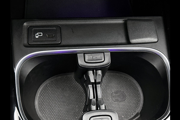 Mercedes-Benz B-Klasse 250 e AMG Plug-In Hybride LIchtmetalen velgen | navigatie | MBUX wide screen| Sfeerverlichting | Night Pakket | Neerklapbare ach Inclusief 24 maanden MB Certified garantie voor Europa.