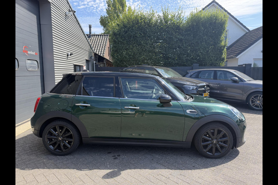 MINI 5-deurs 1.5 Cooper Chili | Panoramadak | Navigatie | Parkeersensoren | Stoelverwarming | Climate Control |