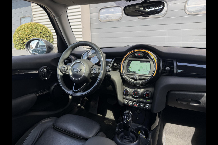 MINI 5-deurs 1.5 Cooper Chili | Panoramadak | Navigatie | Parkeersensoren | Stoelverwarming | Climate Control |