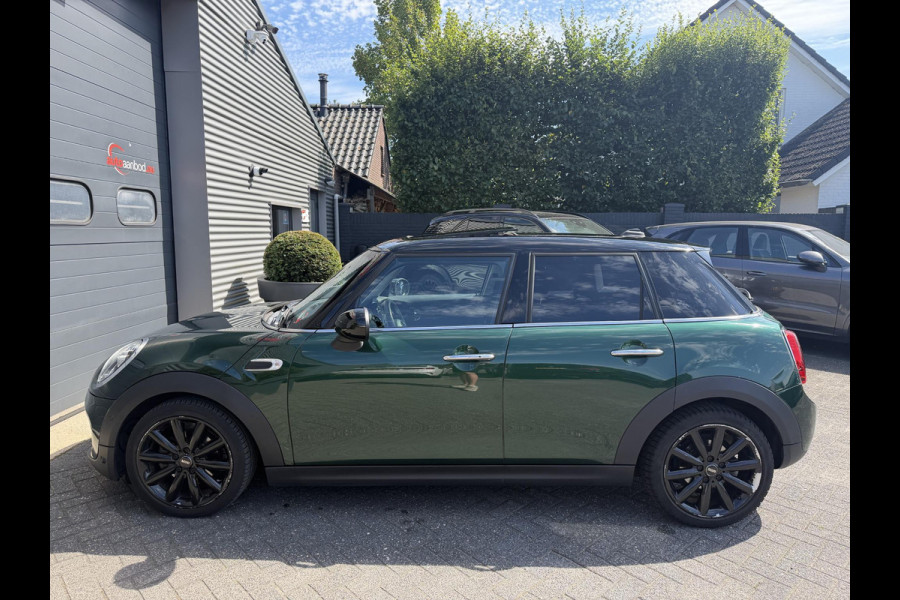MINI 5-deurs 1.5 Cooper Chili | Panoramadak | Navigatie | Parkeersensoren | Stoelverwarming | Climate Control |