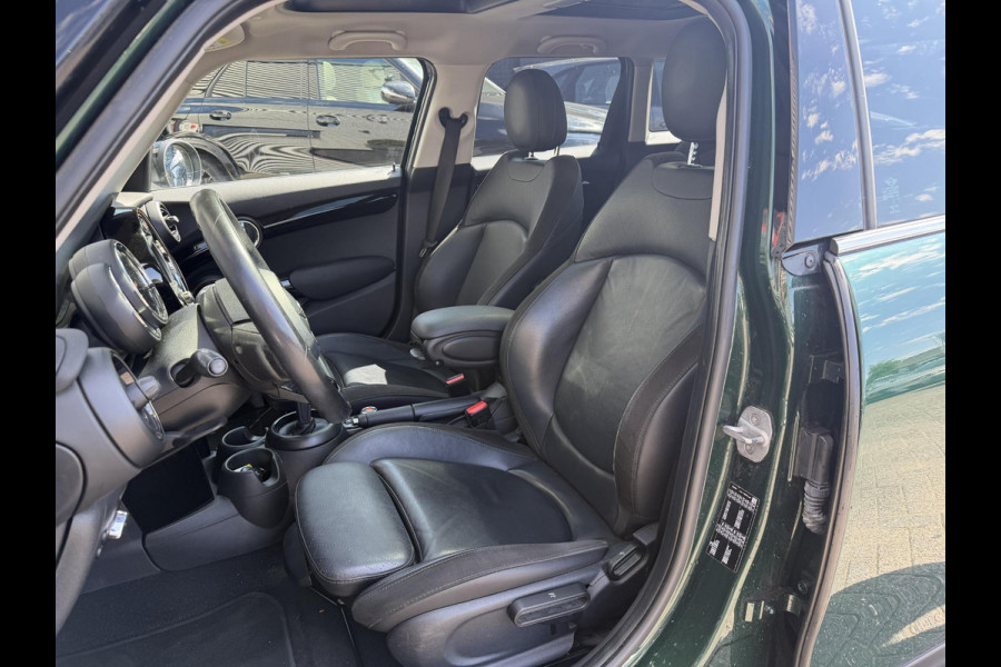 MINI 5-deurs 1.5 Cooper Chili | Panoramadak | Navigatie | Parkeersensoren | Stoelverwarming | Climate Control |