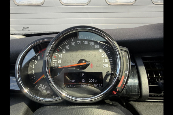 MINI 5-deurs 1.5 Cooper Chili | Panoramadak | Navigatie | Parkeersensoren | Stoelverwarming | Climate Control |