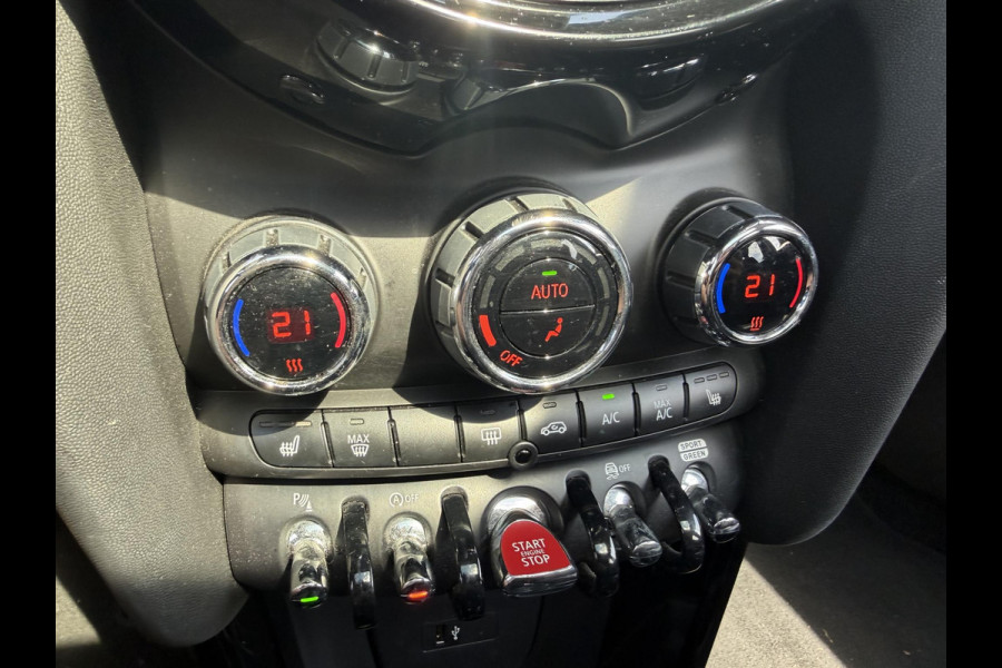 MINI 5-deurs 1.5 Cooper Chili | Panoramadak | Navigatie | Parkeersensoren | Stoelverwarming | Climate Control |
