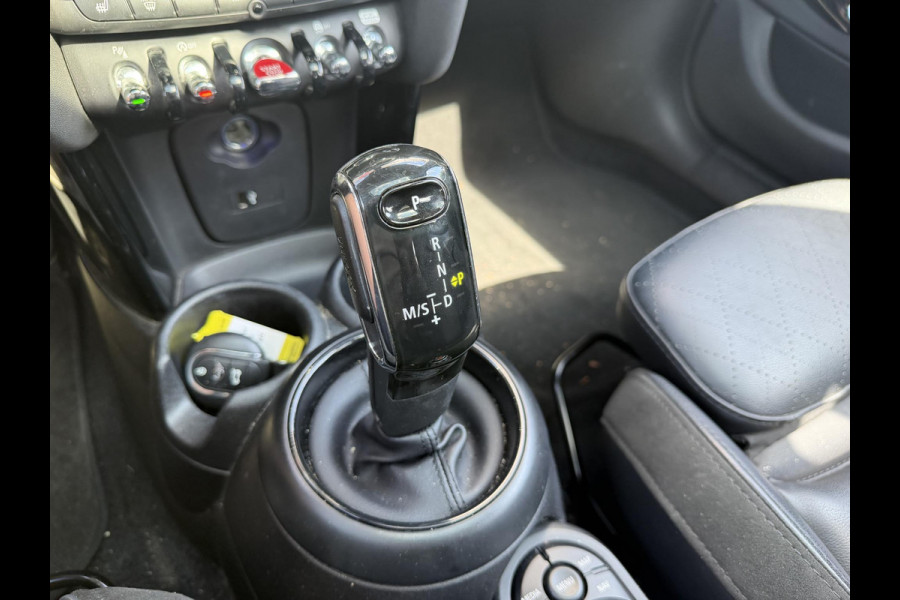 MINI 5-deurs 1.5 Cooper Chili | Panoramadak | Navigatie | Parkeersensoren | Stoelverwarming | Climate Control |