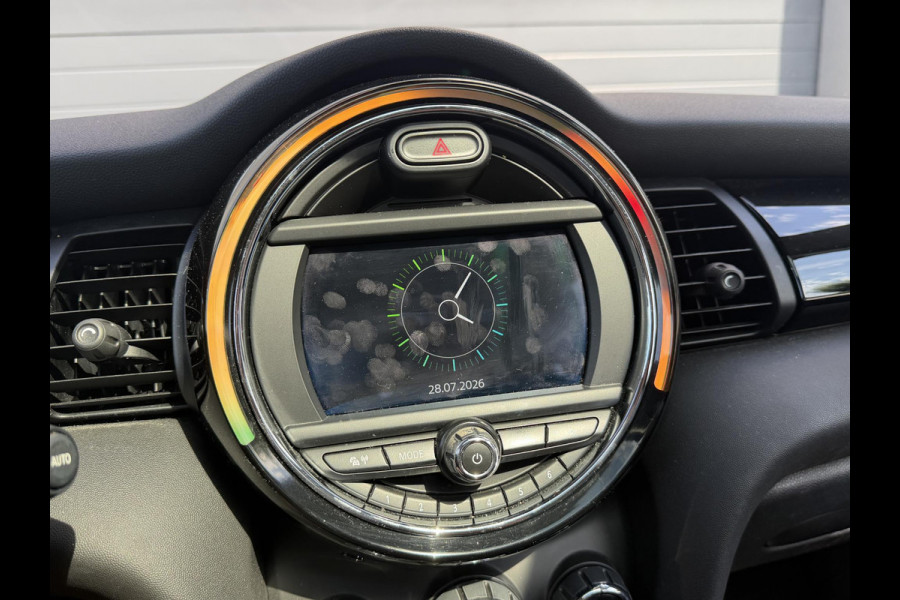 MINI 5-deurs 1.5 Cooper Chili | Panoramadak | Navigatie | Parkeersensoren | Stoelverwarming | Climate Control |