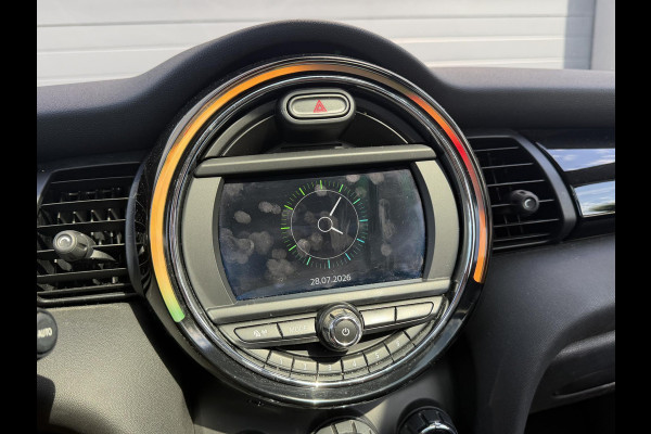 MINI 5-deurs 1.5 Cooper Chili | Panoramadak | Navigatie | Parkeersensoren | Stoelverwarming | Climate Control |