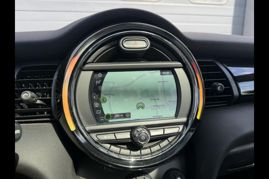 MINI 5-deurs 1.5 Cooper Chili | Panoramadak | Navigatie | Parkeersensoren | Stoelverwarming | Climate Control |