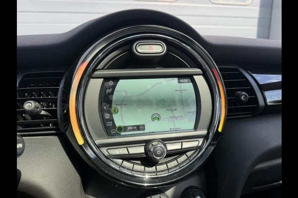 MINI 5-deurs 1.5 Cooper Chili | Panoramadak | Navigatie | Parkeersensoren | Stoelverwarming | Climate Control |
