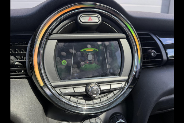 MINI 5-deurs 1.5 Cooper Chili | Panoramadak | Navigatie | Parkeersensoren | Stoelverwarming | Climate Control |