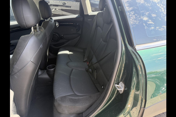 MINI 5-deurs 1.5 Cooper Chili | Panoramadak | Navigatie | Parkeersensoren | Stoelverwarming | Climate Control |