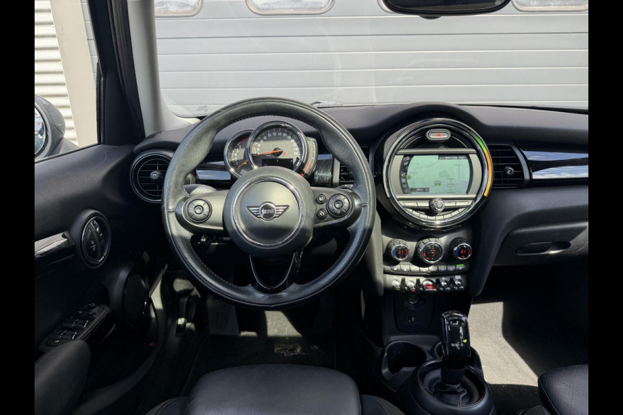 MINI 5-deurs 1.5 Cooper Chili | Panoramadak | Navigatie | Parkeersensoren | Stoelverwarming | Climate Control |