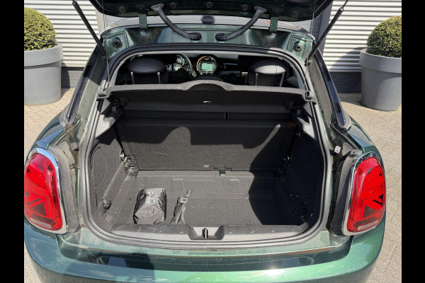 MINI 5-deurs 1.5 Cooper Chili | Panoramadak | Navigatie | Parkeersensoren | Stoelverwarming | Climate Control |