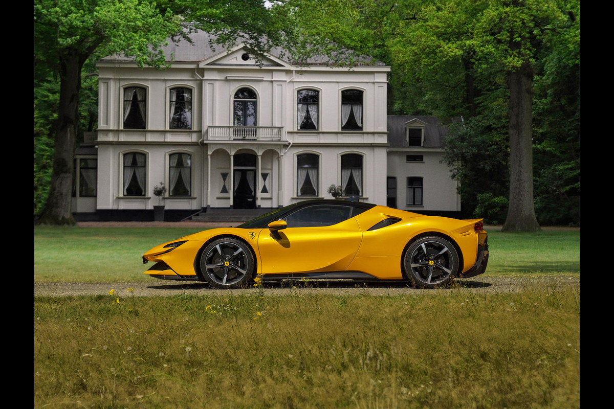 Ferrari SF90 Stradale 4.0 V8 | Full carbon | Giallo Triplo Strato | Atelier Car | Lift | Warranty 05-2027