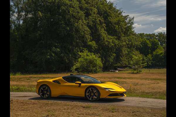 Ferrari SF90 Stradale 4.0 V8 | Full carbon | Giallo Triplo Strato | Atelier Car | Lift | Warranty 05-2027