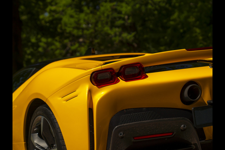 Ferrari SF90 Stradale 4.0 V8 | Full carbon | Giallo Triplo Strato | Atelier Car | Lift | Warranty 05-2027