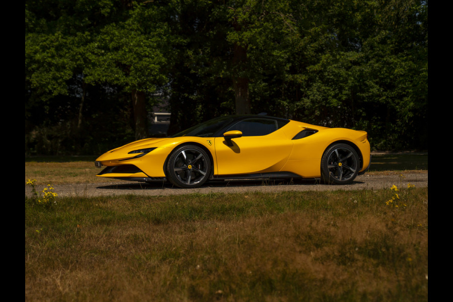 Ferrari SF90 Stradale 4.0 V8 | Full carbon | Giallo Triplo Strato | Atelier Car | Lift | Warranty 05-2027