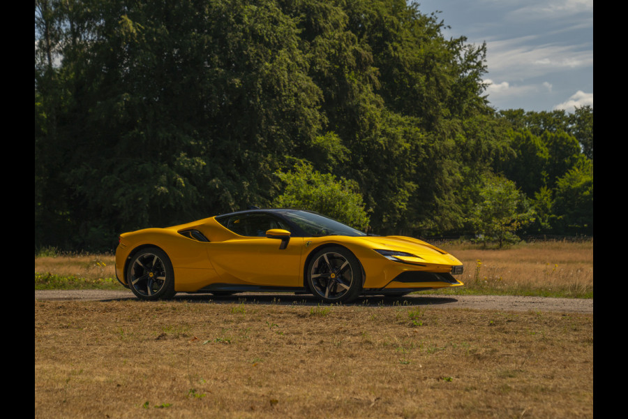 Ferrari SF90 Stradale 4.0 V8 | Full carbon | Giallo Triplo Strato | Atelier Car | Lift | Warranty 05-2027