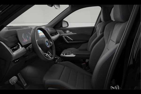 BMW iX1 eDrive20 M-Sport - Pano - Trekhaak - Memoryzetel - Head-Up