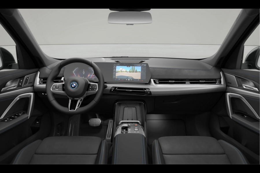 BMW iX1 eDrive20 M-Sport - Pano - Trekhaak - Memoryzetel - Head-Up