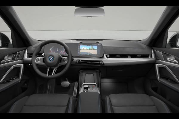 BMW iX1 eDrive20 M-Sport - Pano - Trekhaak - Memoryzetel - Head-Up