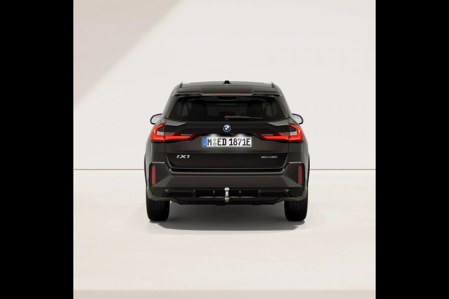 BMW iX1 eDrive20 M-Sport - Pano - Trekhaak - Memoryzetel - Head-Up